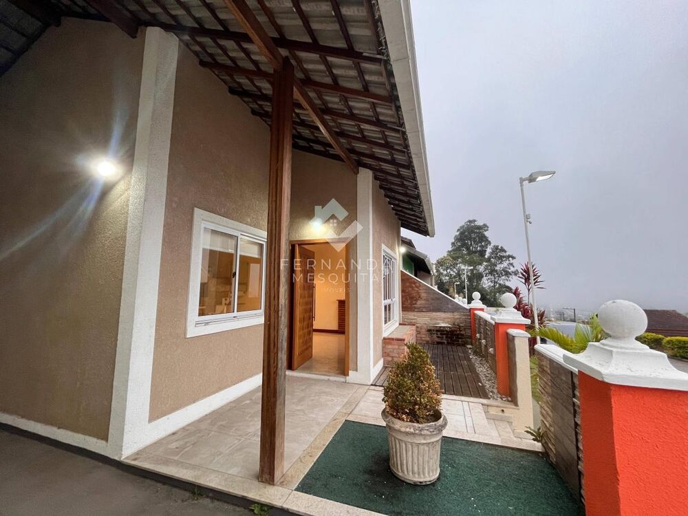 Casa de Condomínio à venda com 3 quartos, 138m² - Foto 1