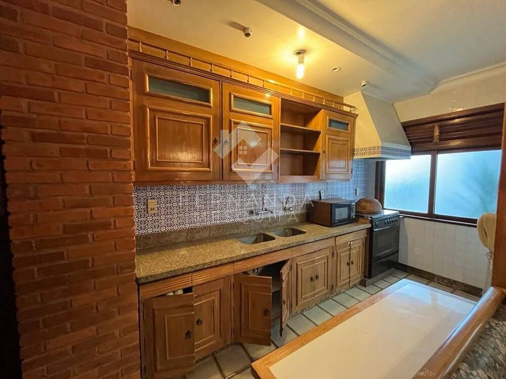 Casa de Condomínio à venda com 5 quartos, 212m² - Foto 1
