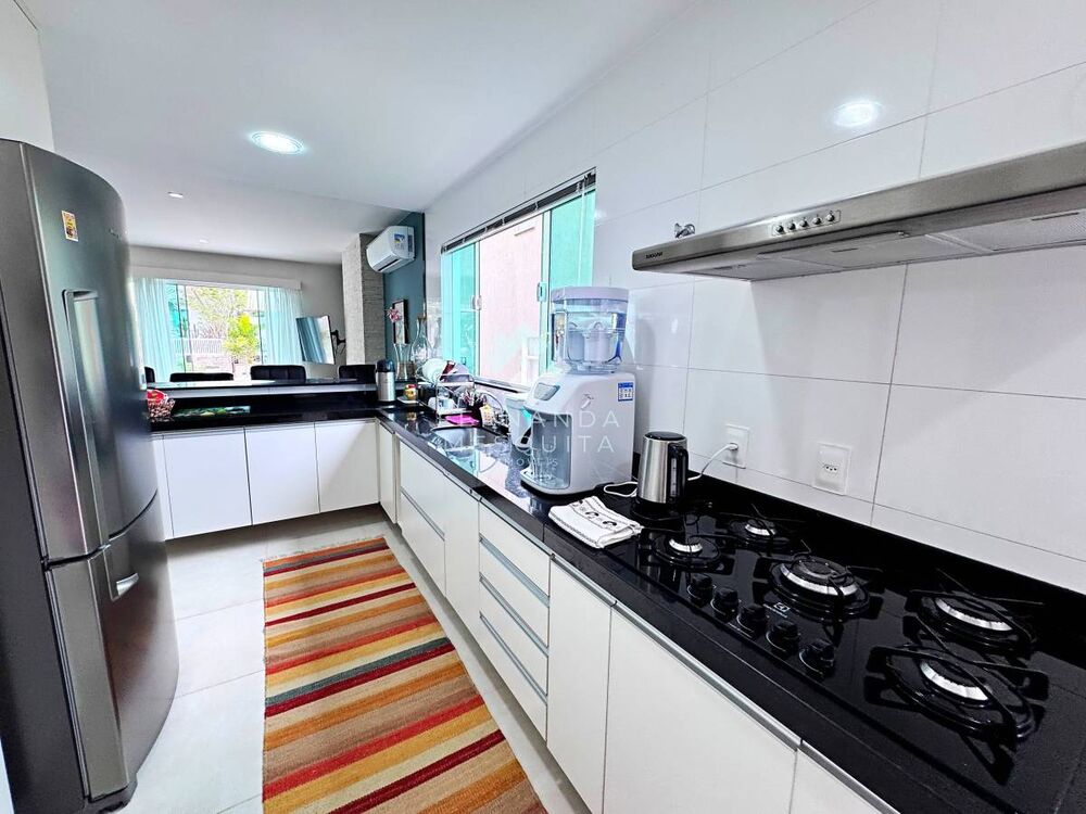 Casa de Condomínio à venda com 4 quartos, 350m² - Foto 4