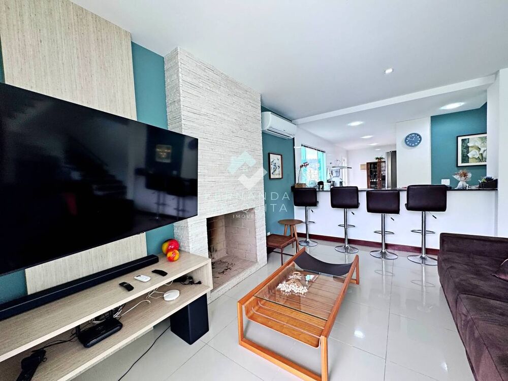 Casa de Condomínio à venda com 4 quartos, 350m² - Foto 2