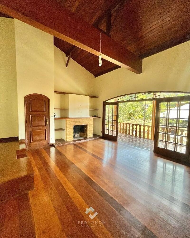 Casa à venda com 3 quartos, 144m² - Foto 1