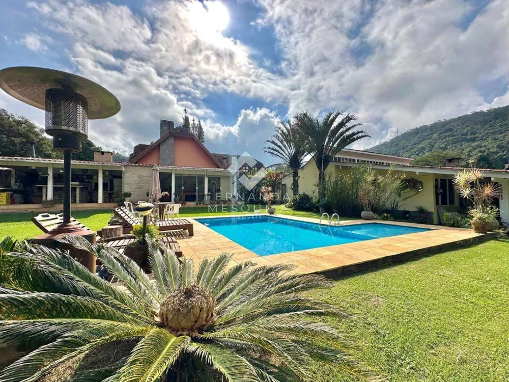 Casa, 5 quartos, 269 m² - Foto 1