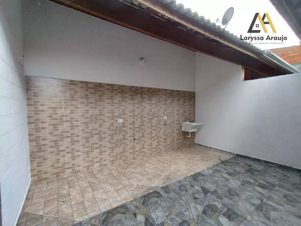 Casa à venda com 2 quartos, 70m² - Foto 1