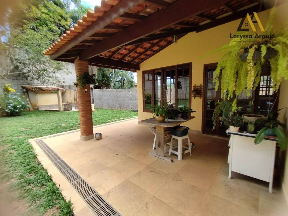 Casa à venda com 3 quartos, 174m² - Foto 2