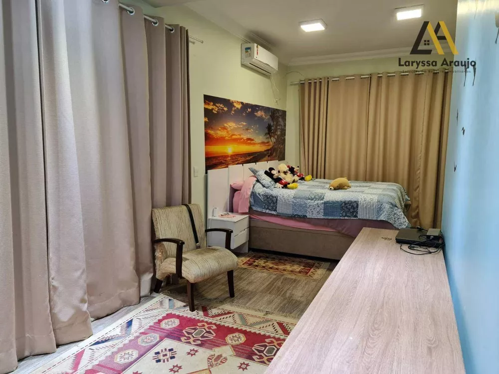 Casa à venda com 3 quartos, 320m² - Foto 2