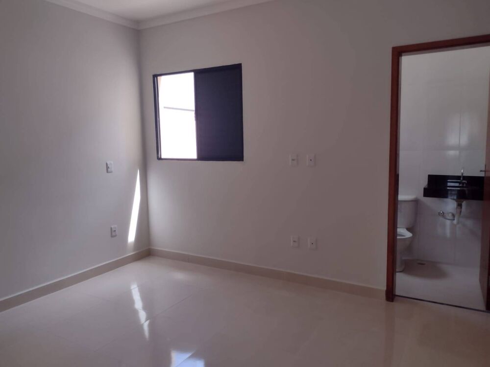 Casa à venda com 2 quartos, 60m² - Foto 4