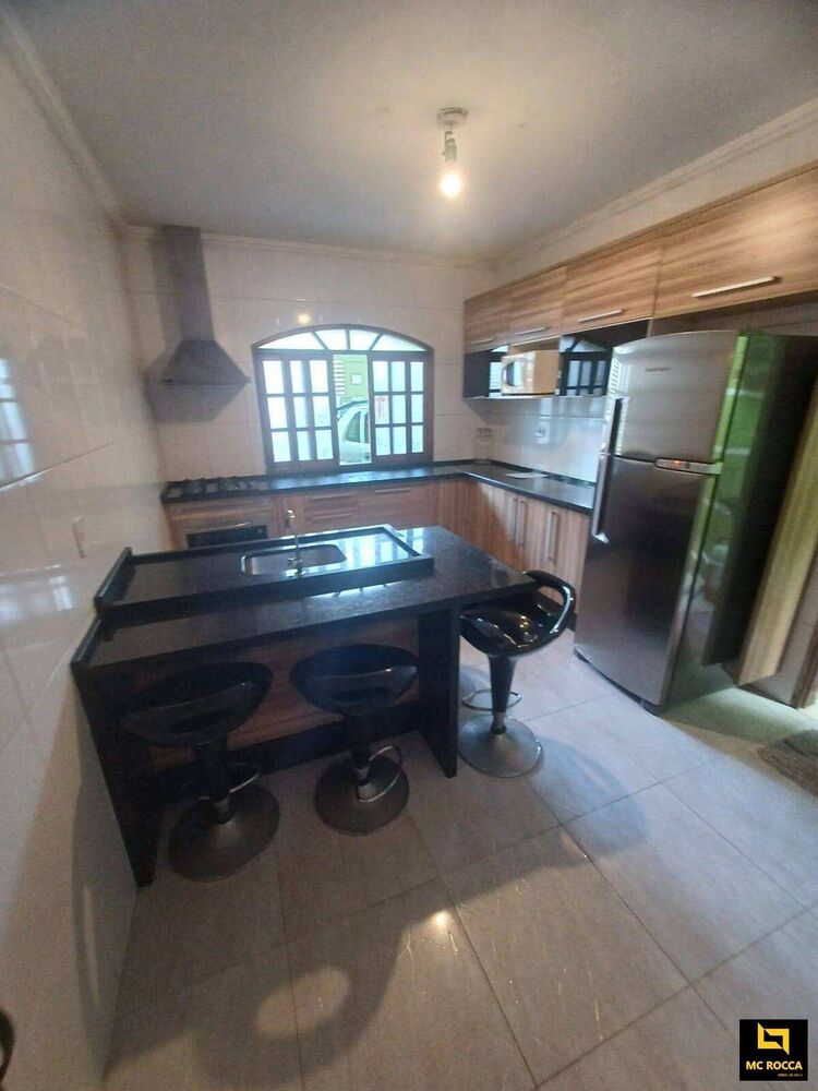 Sobrado à venda com 2 quartos, 209m² - Foto 3
