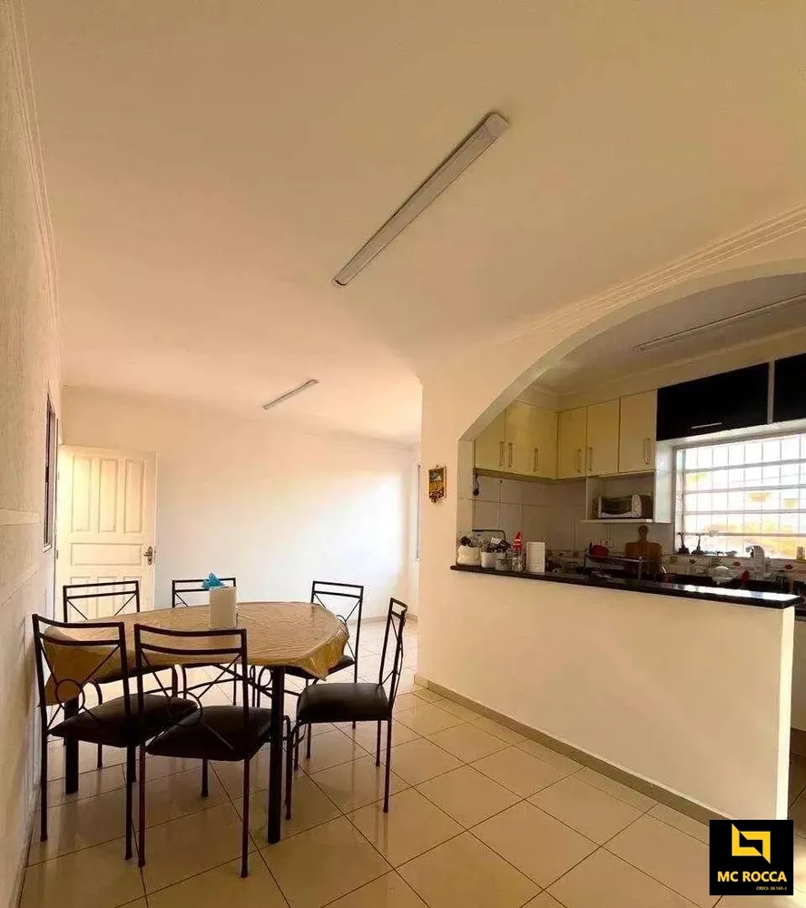 Casa, 4 quartos, 250 m² - Foto 1