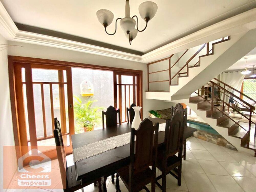 Sobrado, 3 quartos, 180 m² - Foto 1