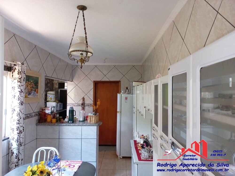Casa à venda com 5 quartos, 256m² - Foto 1