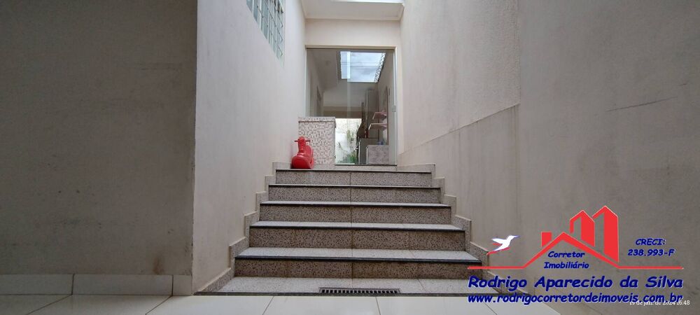 Casa à venda com 3 quartos, 250m² - Foto 2