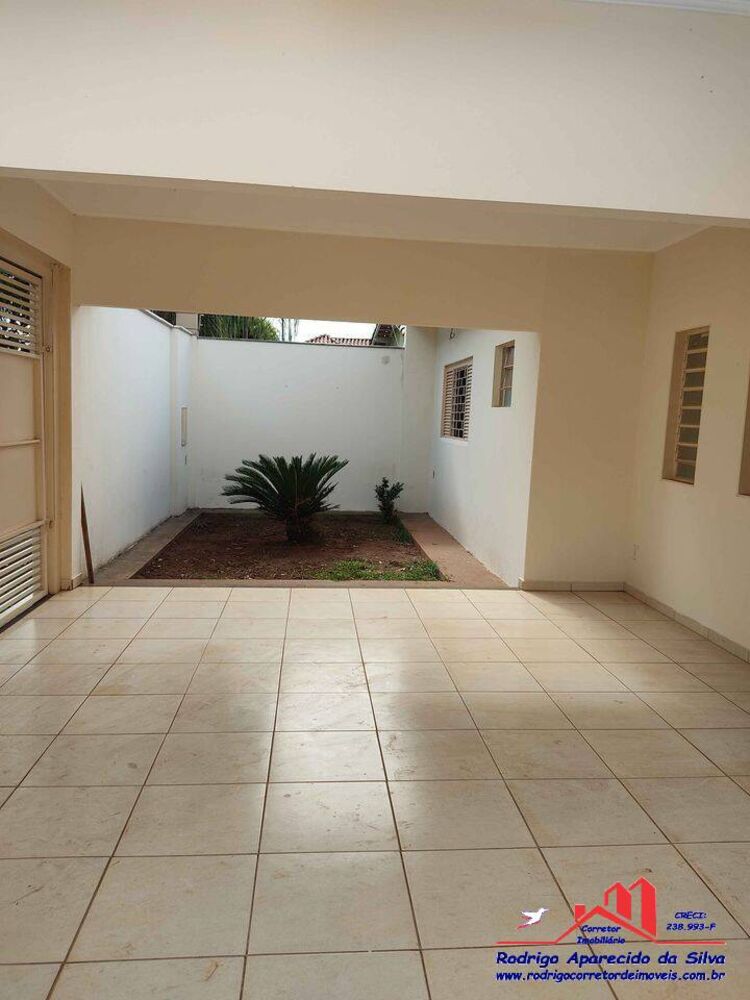 Casa à venda com 2 quartos, 10000m² - Foto 1