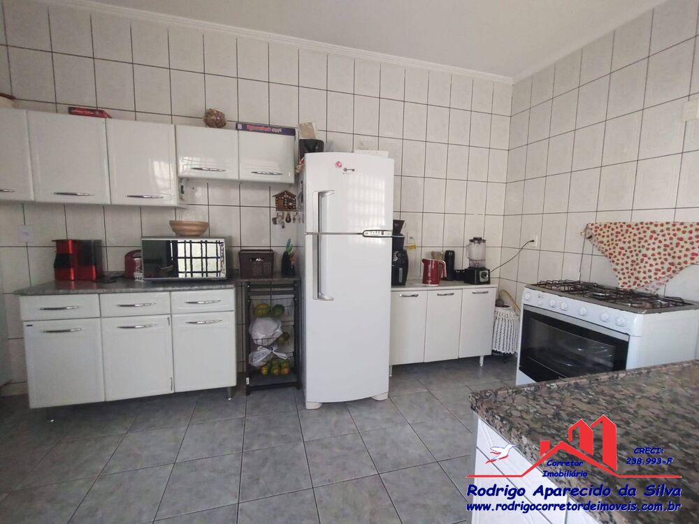 Casa à venda com 4 quartos, 250m² - Foto 2
