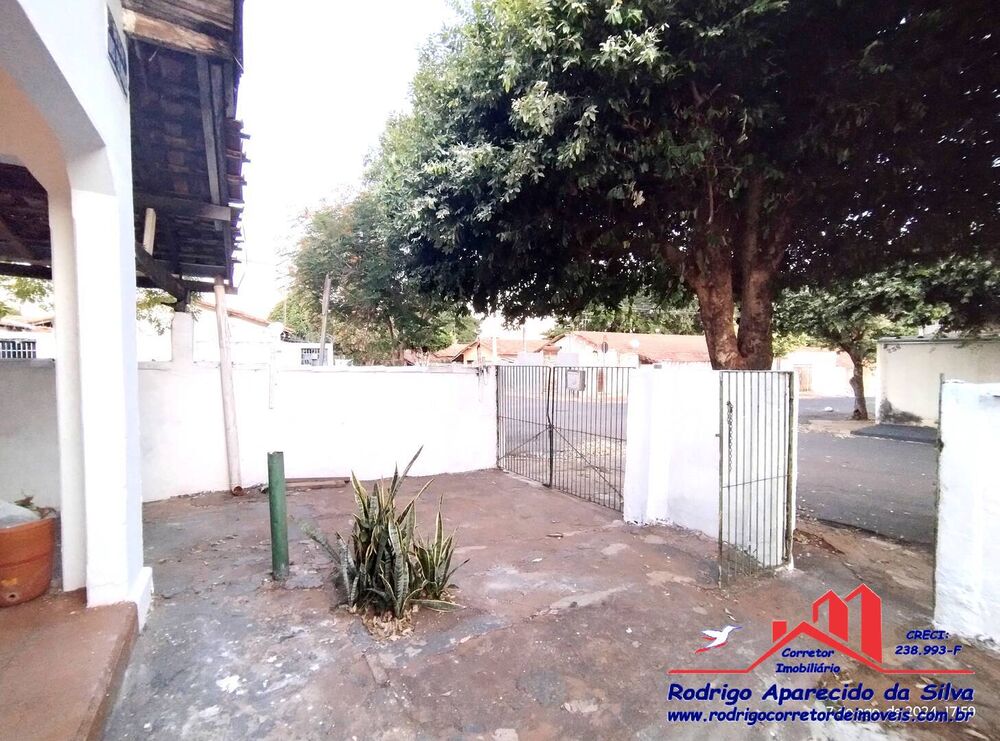 Casa à venda com 3 quartos, 234m² - Foto 2