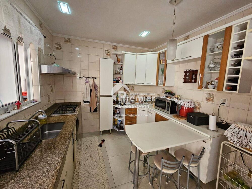 Casa, 3 quartos, 235 m² - Foto 1