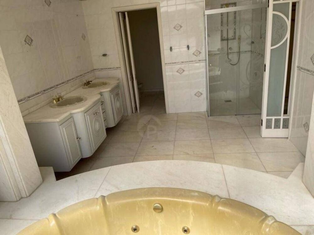 Casa à venda com 6 quartos, 870m² - Foto 1