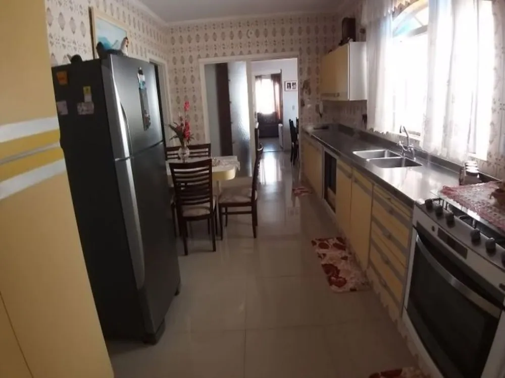 Casa, 4 quartos, 240 m² - Foto 2