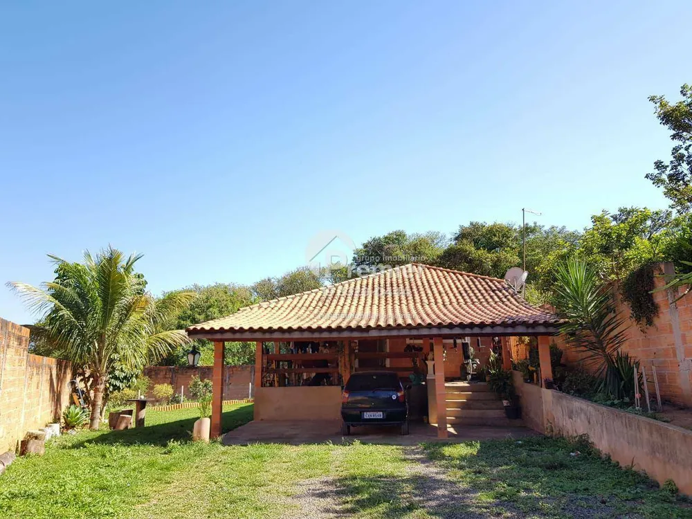 Chácara, 3 quartos, 875 m² - Foto 1