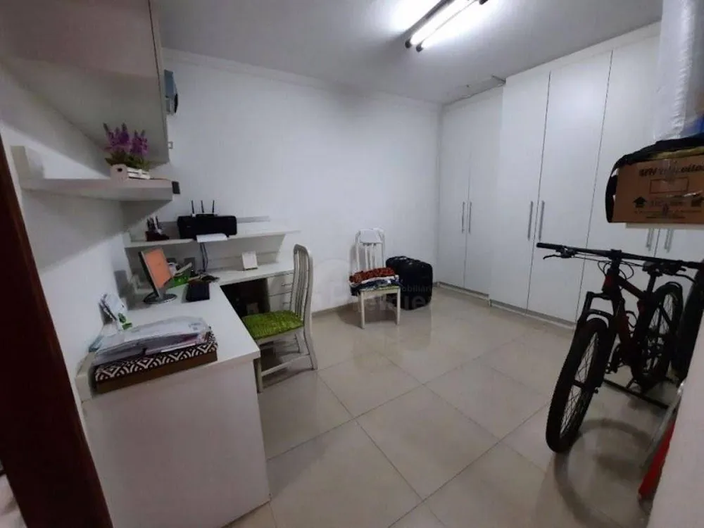 Casa, 3 quartos, 229 m² - Foto 1