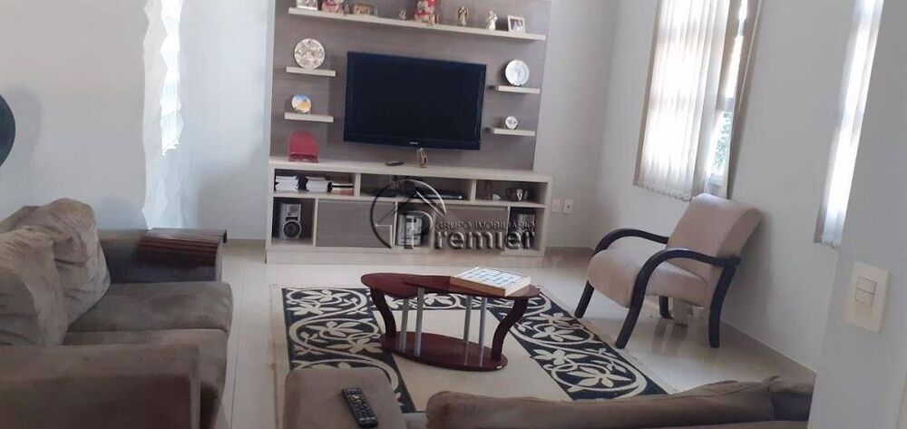 Casa de Condomínio à venda com 3 quartos, 220m² - Foto 1