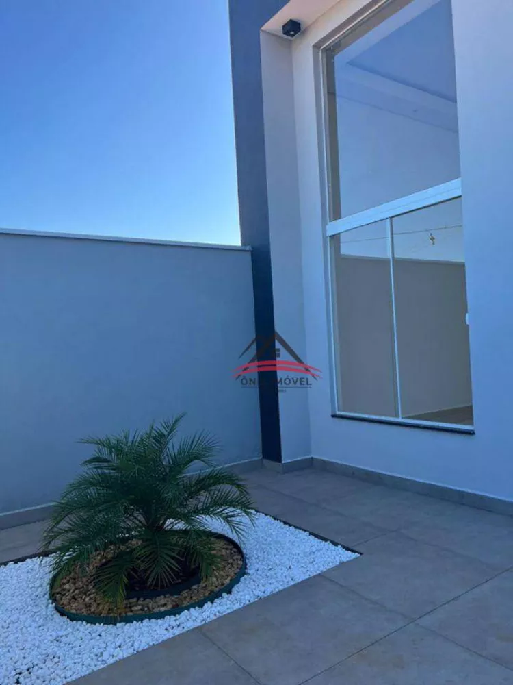 Casa à venda com 3 quartos, 100m² - Foto 1