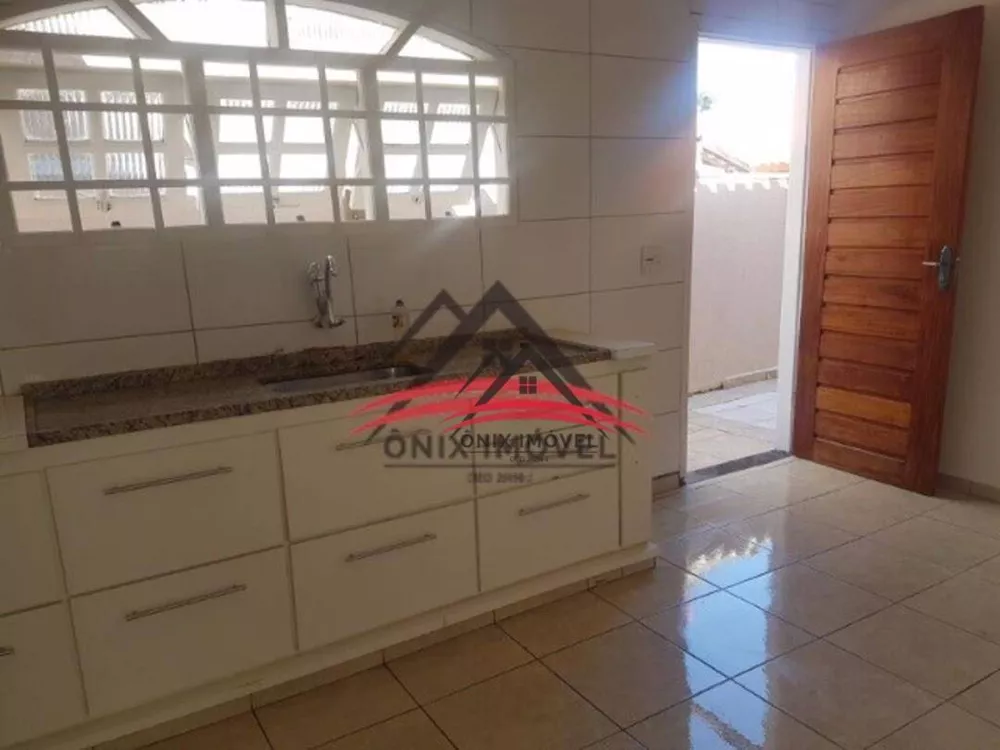 Casa à venda com 3 quartos, 100m² - Foto 2