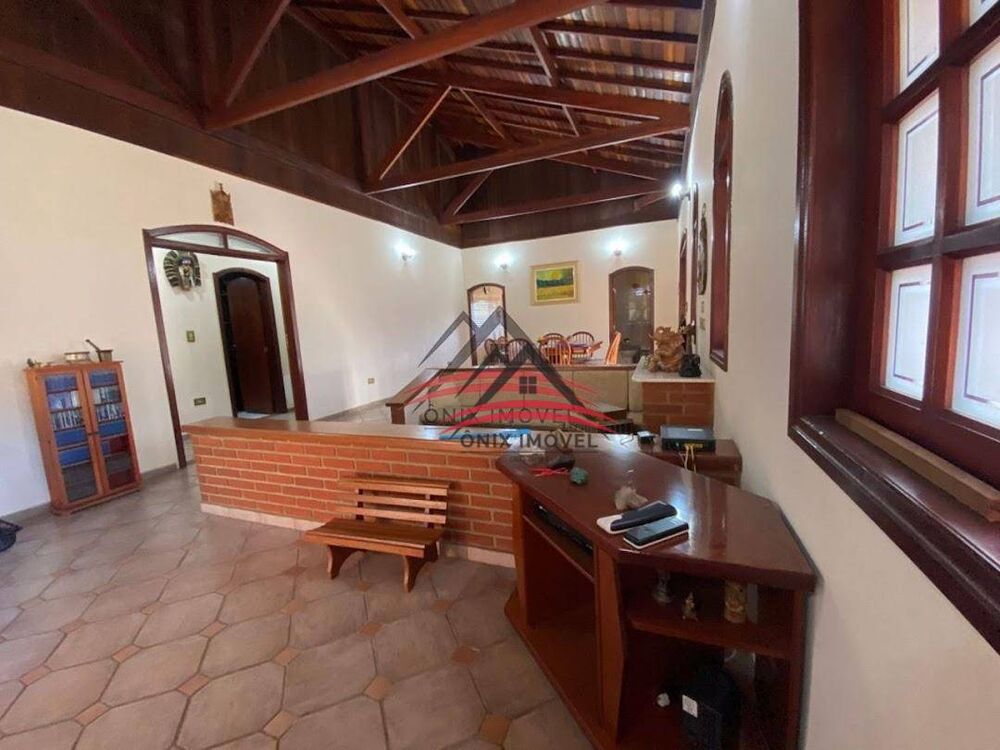 Chácara, 4 quartos, 1400 m² - Foto 1