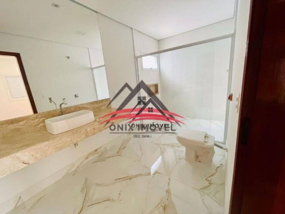 Casa de Condomínio à venda com 3 quartos, 224m² - Foto 2