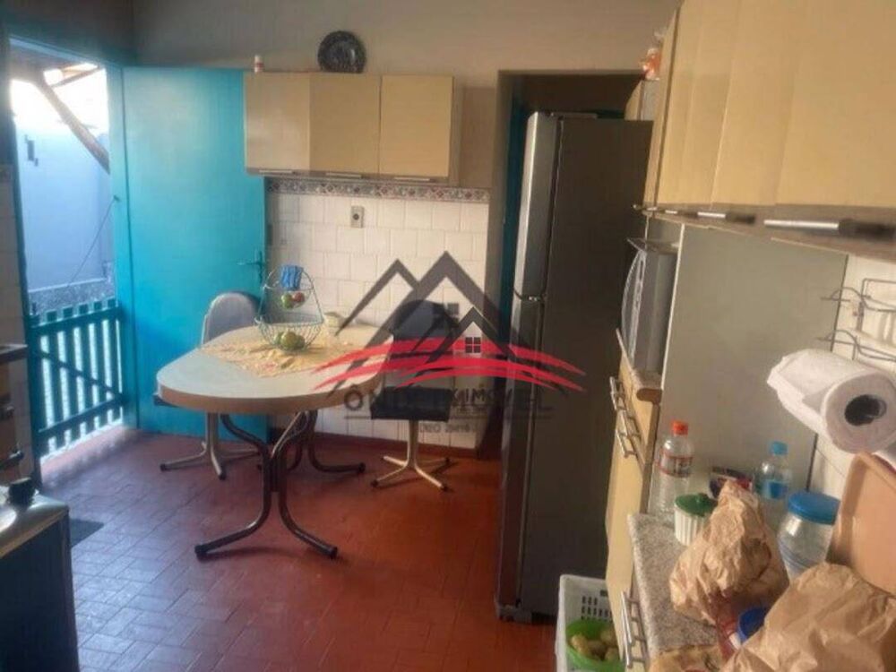 Casa à venda com 2 quartos, 140m² - Foto 4