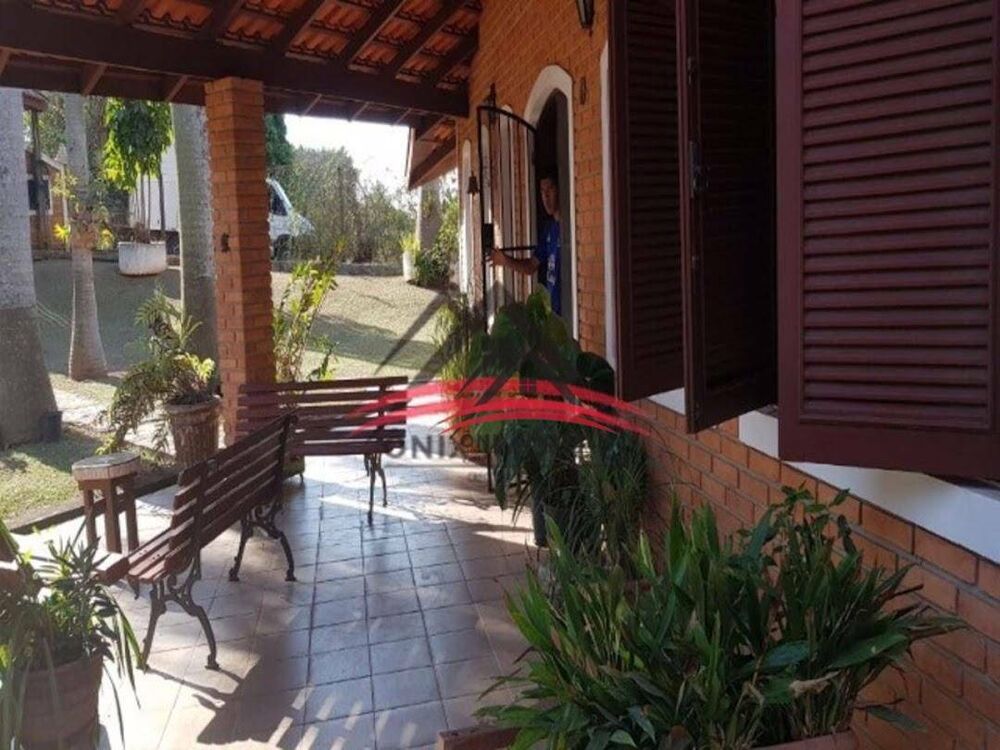 Chácara à venda e aluguel com 3 quartos, 300m² - Foto 1