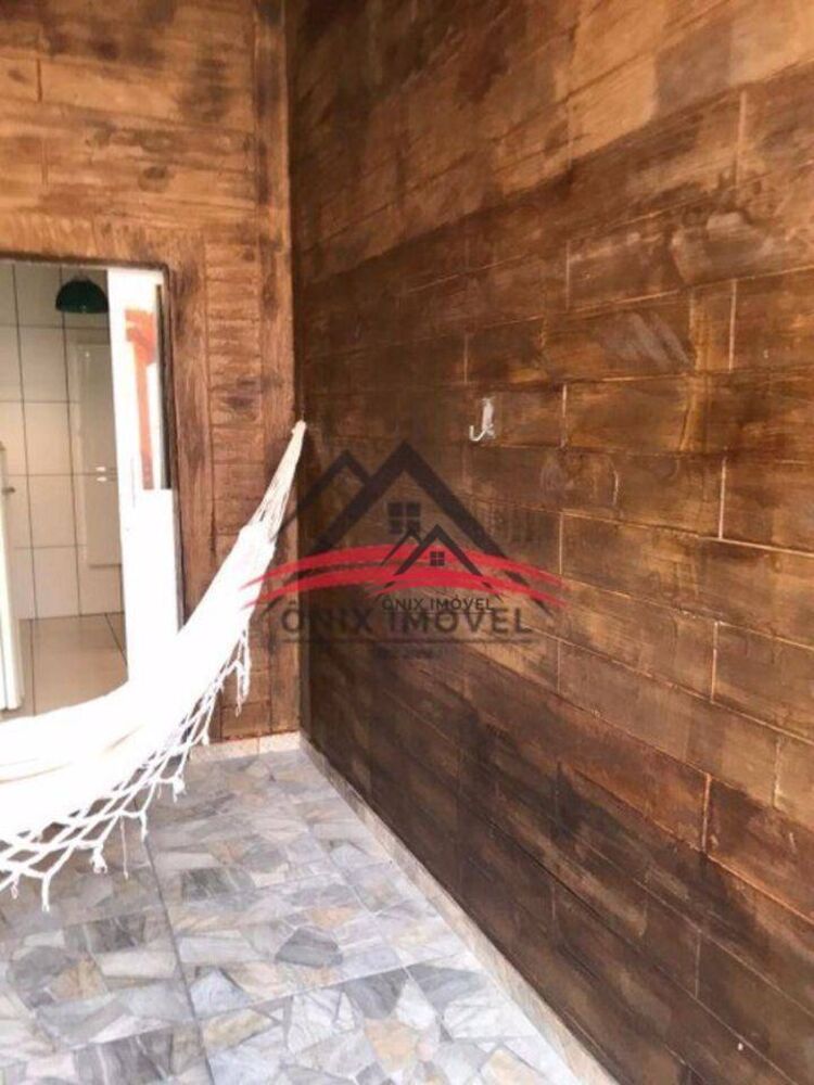 Casa à venda com 2 quartos, 115m² - Foto 1