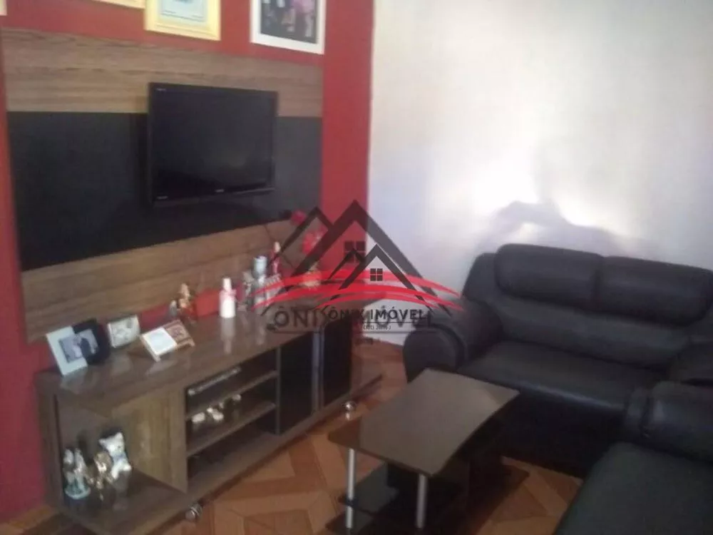 Casa à venda com 3 quartos, 250m² - Foto 1