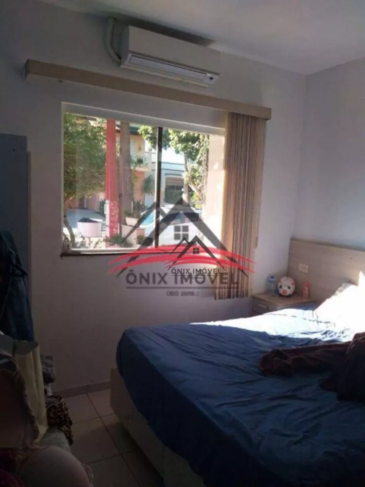 Casa de Condomínio à venda com 3 quartos, 250m² - Foto 1