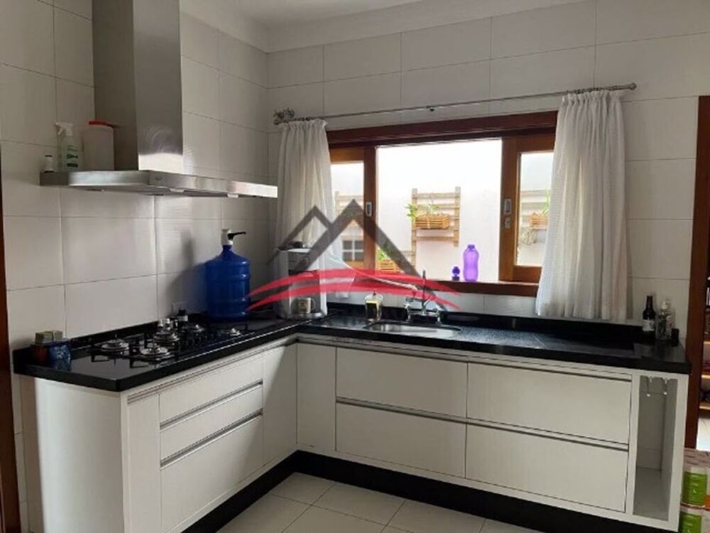 Casa de Condomínio para alugar com 4 quartos, 433m² - Foto 2