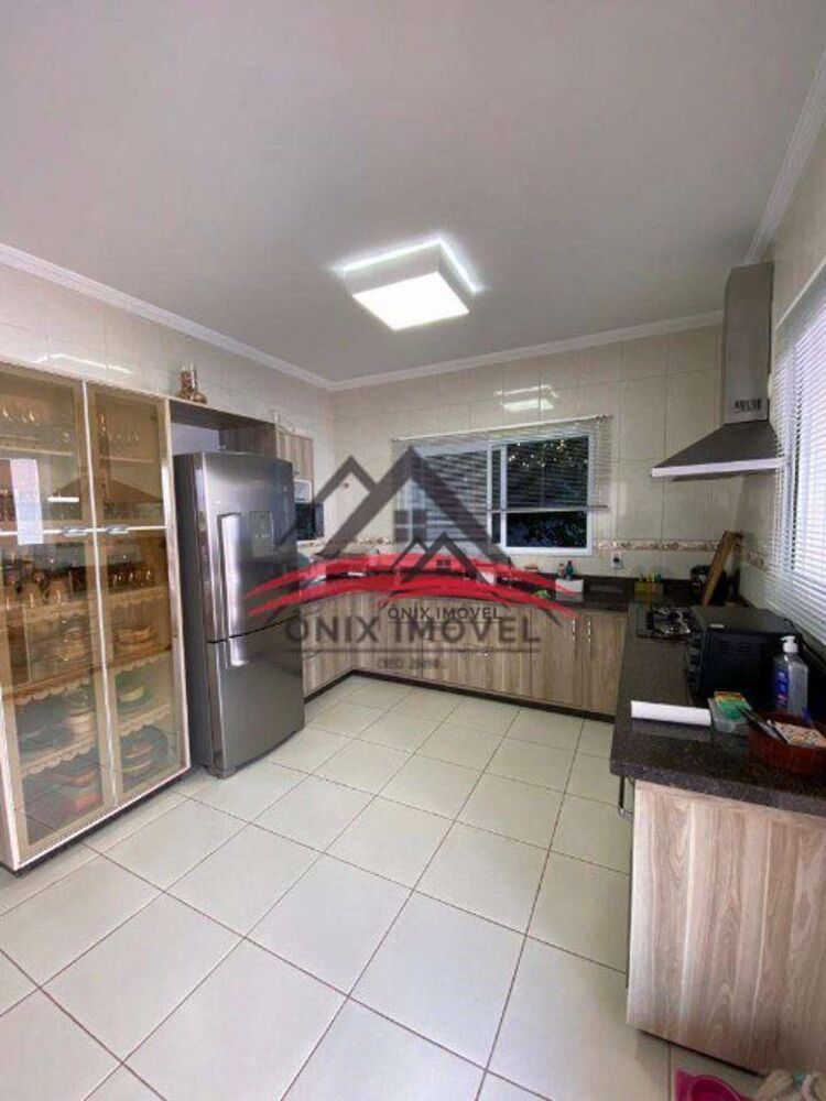 Casa de Condomínio à venda e aluguel, 230m² - Foto 1