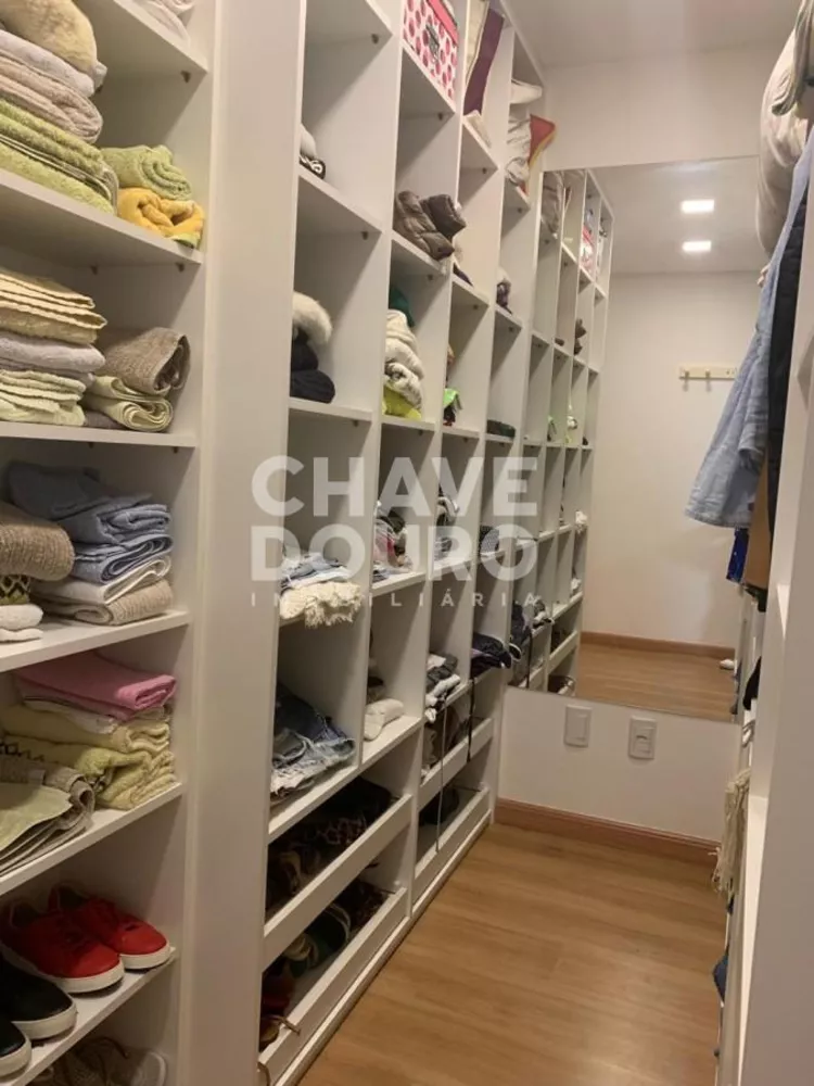 Cobertura, 3 quartos, 227 m² - Foto 4