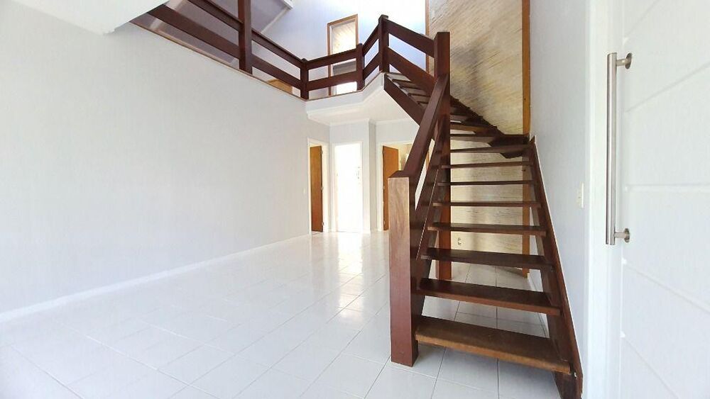 Casa à venda com 4 quartos, 231m² - Foto 2