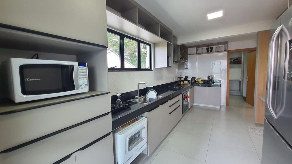 Casa à venda com 3 quartos, 236m² - Foto 12