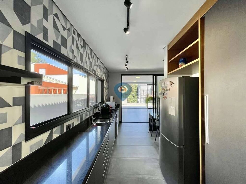 Casa à venda com 3 quartos, 269m² - Foto 6