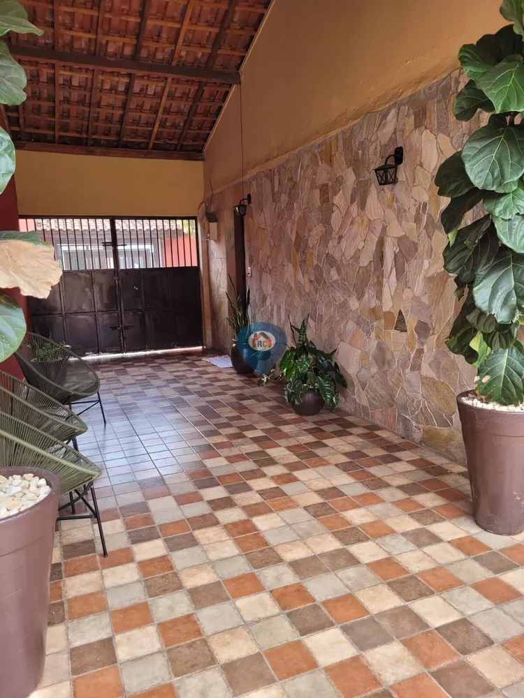 Casa à venda com 4 quartos, 230m² - Foto 2