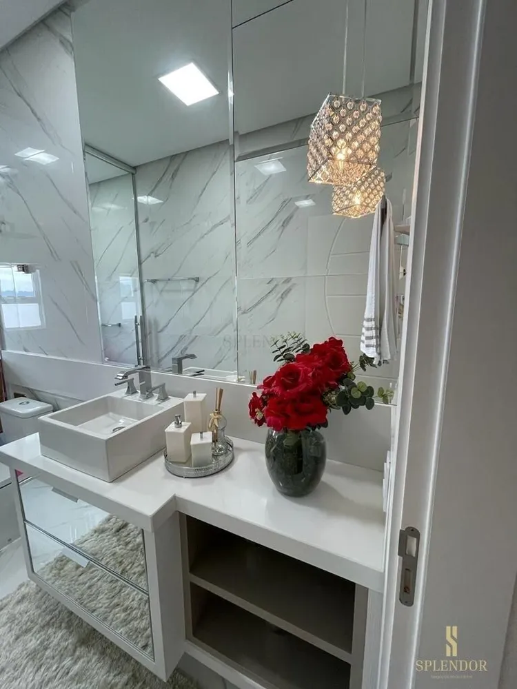 Apartamento, 3 quartos, 240 m² - Foto 1
