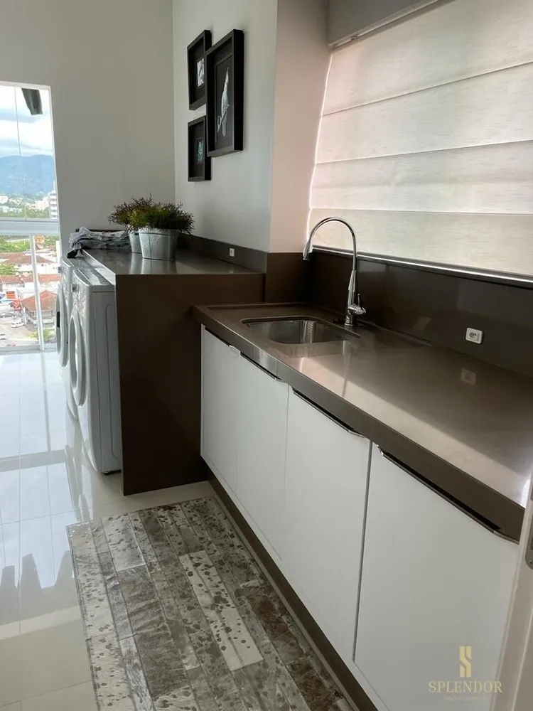 Apartamento, 3 quartos, 240 m² - Foto 2
