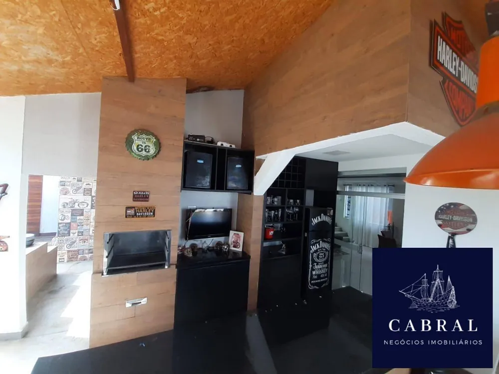 Casa, 4 quartos, 195 m² - Foto 1