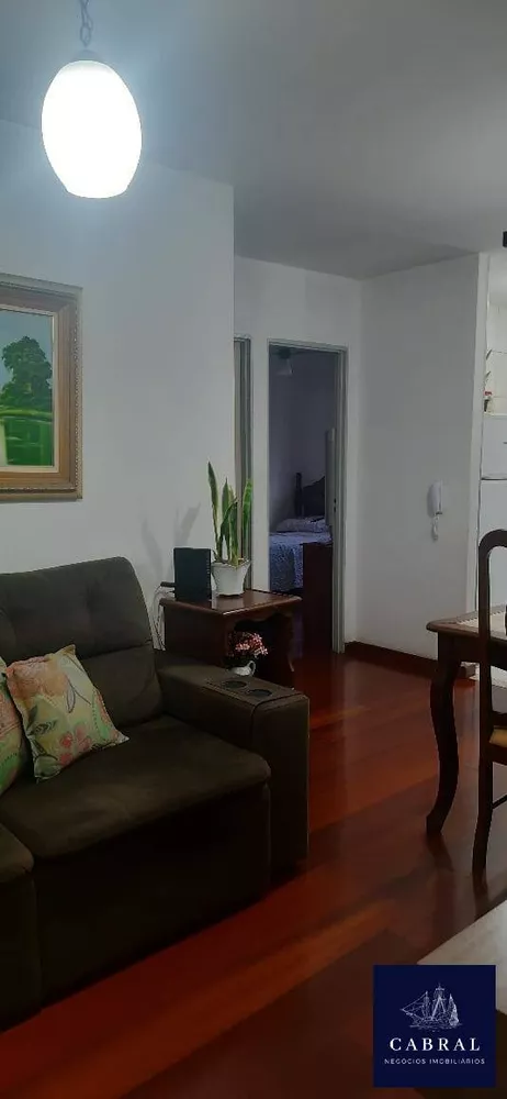 Apartamento à venda com 2 quartos, 42m² - Foto 2