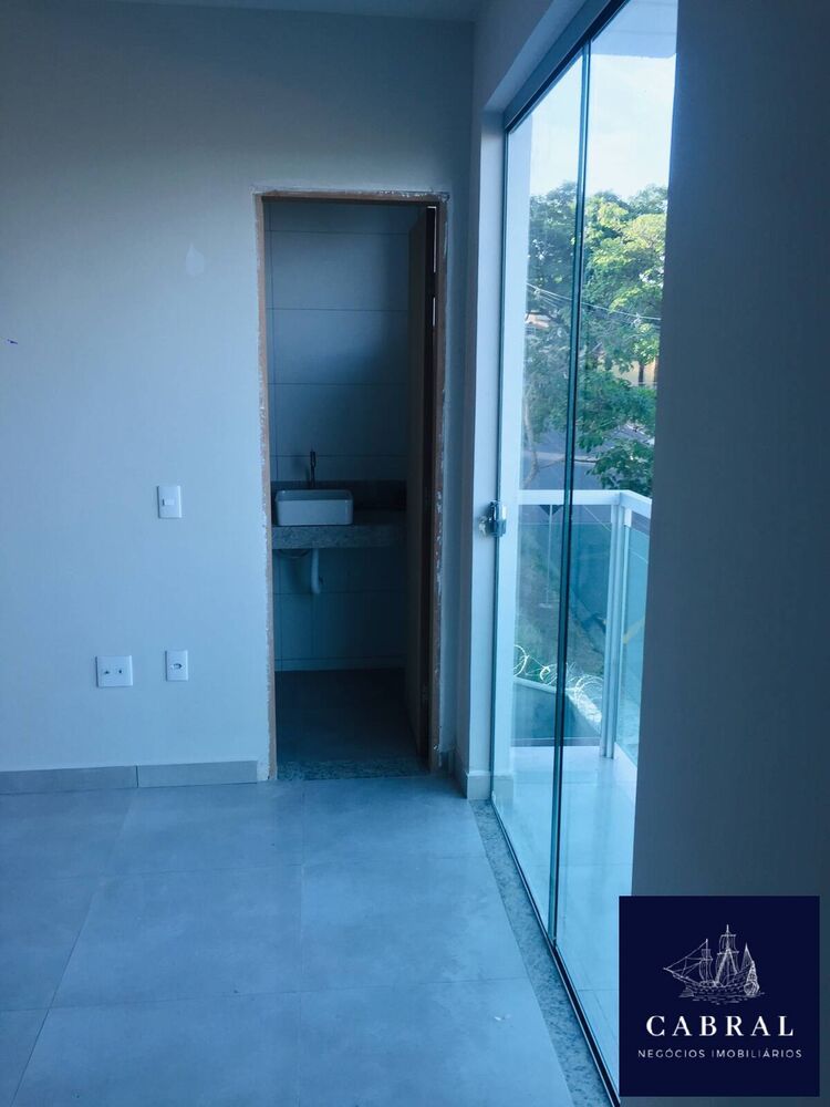 Casa à venda com 3 quartos, 158m² - Foto 2