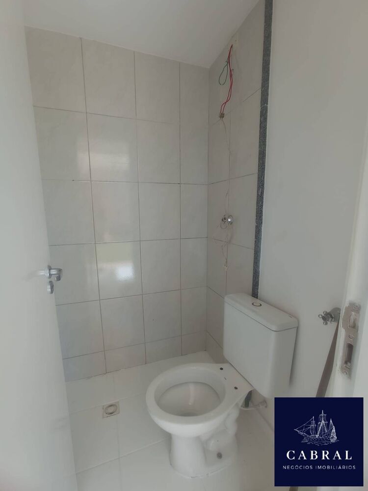 Casa de Condomínio à venda com 4 quartos, 299m² - Foto 2