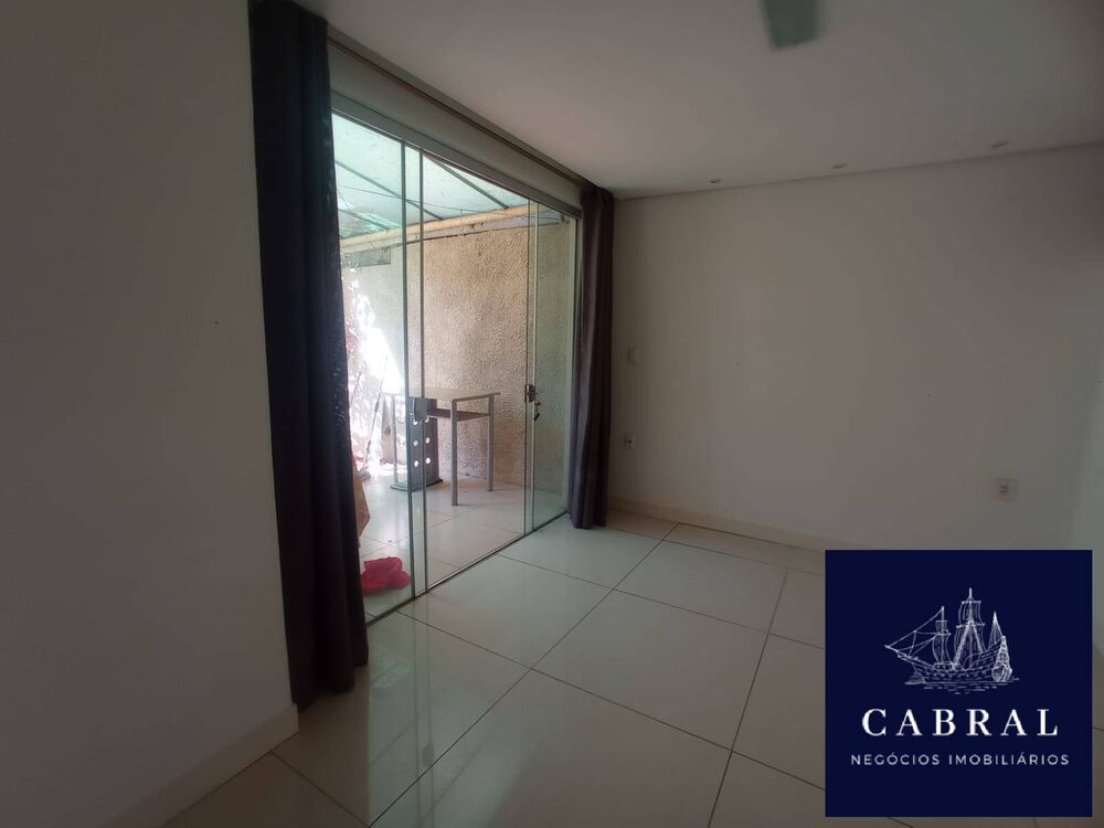 Casa de Condomínio à venda com 4 quartos, 299m² - Foto 1