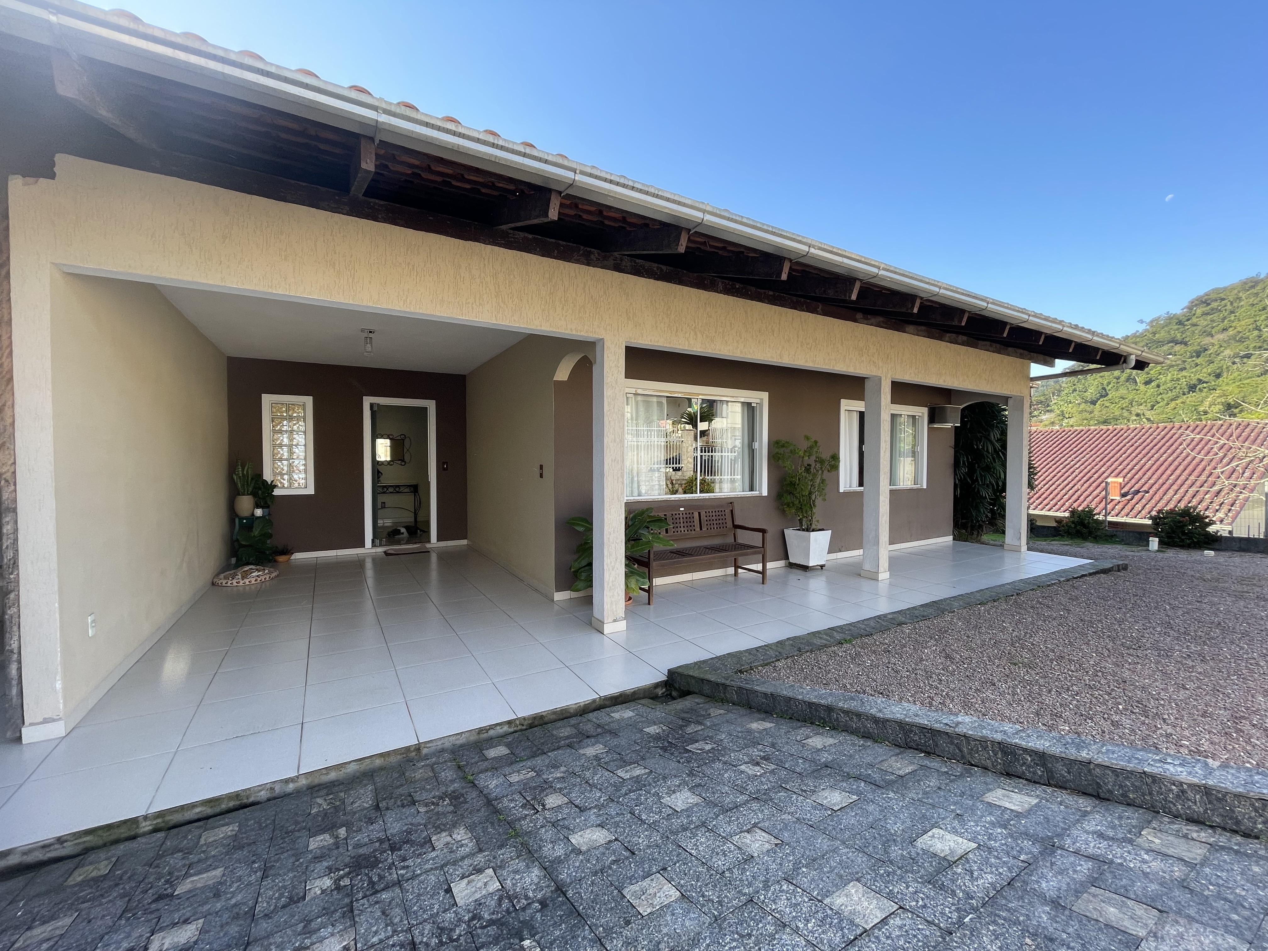 Casa à venda com 4 quartos, 304m² - Foto 1