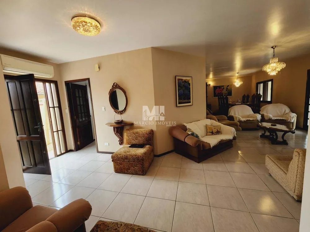 Casa, 4 quartos, 258 m² - Foto 1