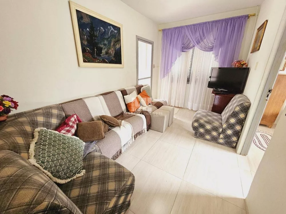 Casa, 6 quartos, 131 m² - Foto 1